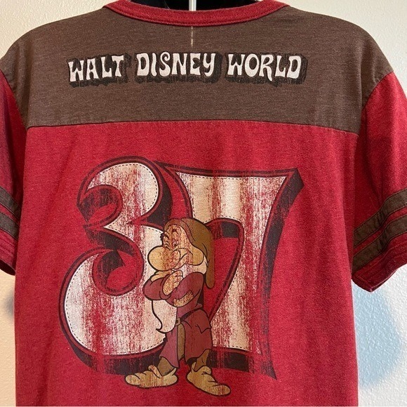 Walt Disney World Grumpy Dwarf 37 Distressed Red Brown Shirt Womens Size XL - Picture 10 of 10